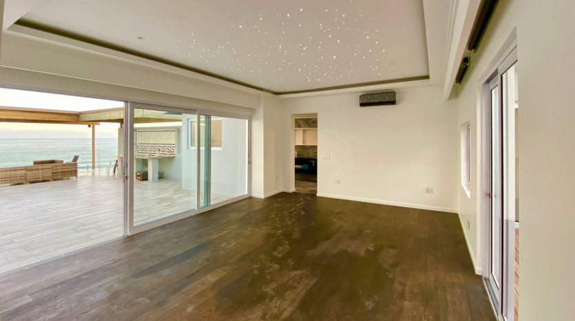 Luxury Coastal Home Overlooking Indian Ocean Property Images