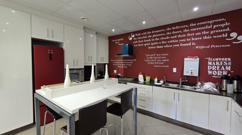 Executive Office Space in Gillitts Property Images