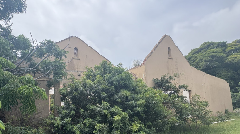 DECEASED ESTATE: High-Exposure Property with Redevelopment Potential Property Images