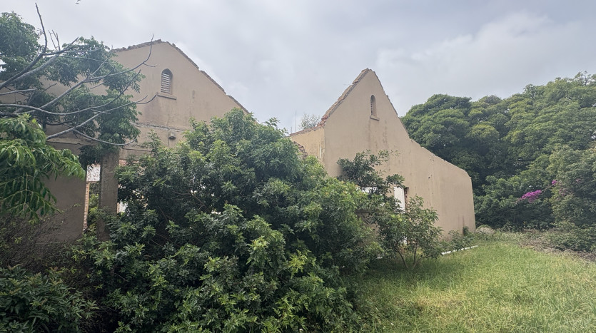 DECEASED ESTATE: High-Exposure Property with Redevelopment Potential Property Images