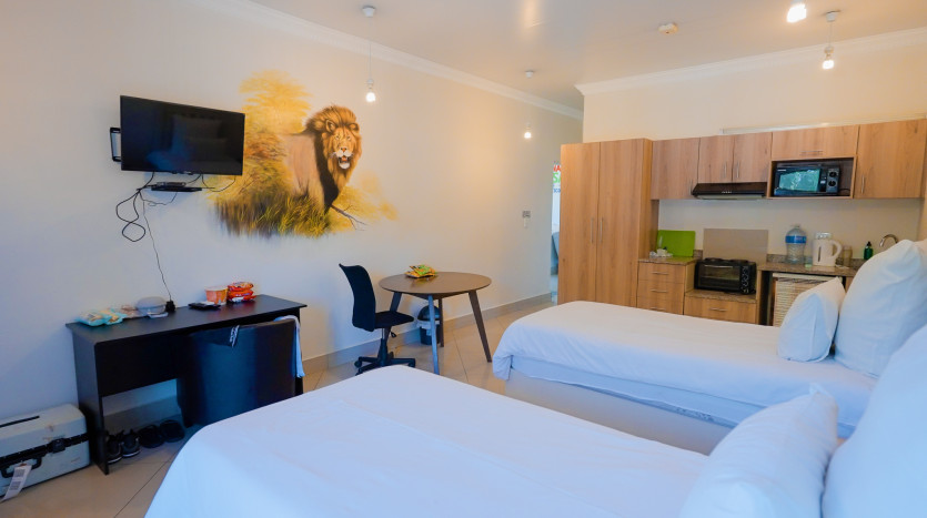 13 Room Self Catering Hospitality Property in Glen Ashley Property Images