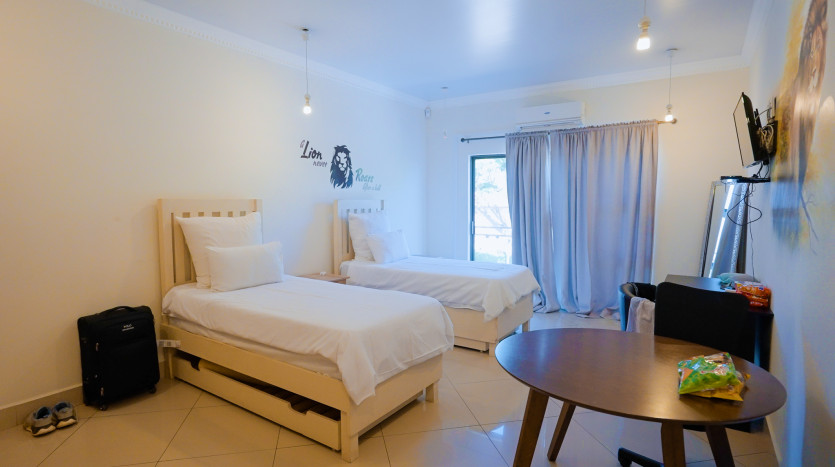 13 Room Self Catering Hospitality Property in Glen Ashley Property Images