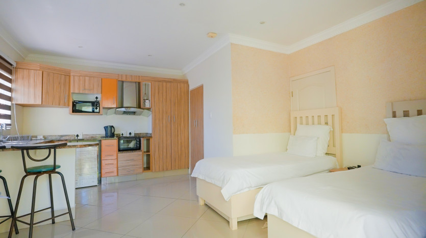 13 Room Self Catering Hospitality Property in Glen Ashley Property Images