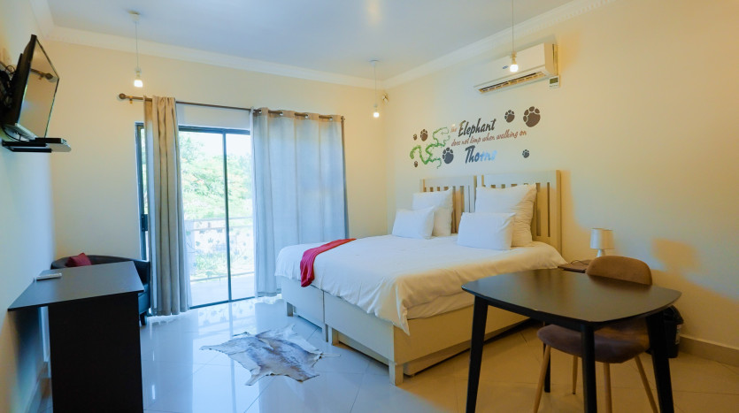 13 Room Self Catering Hospitality Property in Glen Ashley Property Images