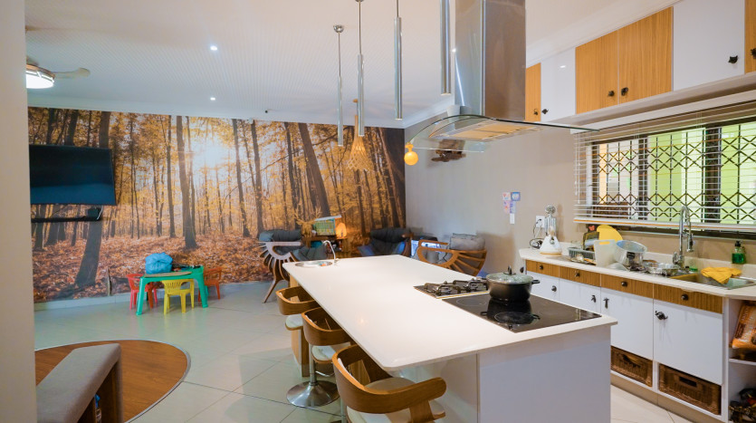 13 Room Self Catering Hospitality Property in Glen Ashley Property Images