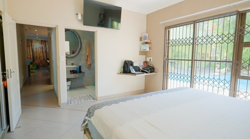 13 Room Self Catering Hospitality Property in Glen Ashley Property Images