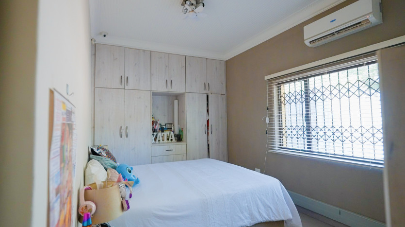 13 Room Self Catering Hospitality Property in Glenashley Property Images