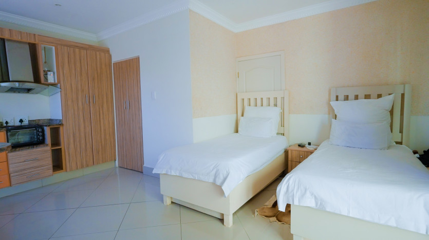 13 Room Self Catering Hospitality Property in Glenashley Property Images