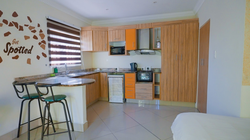 13 Room Self Catering Hospitality Property in Glenashley Property Images