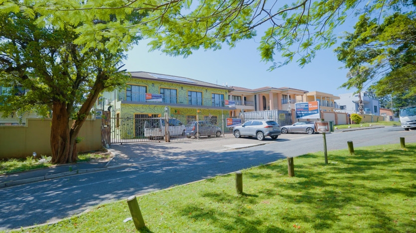 13 Room Self Catering Hospitality Property in Glenashley Property Images