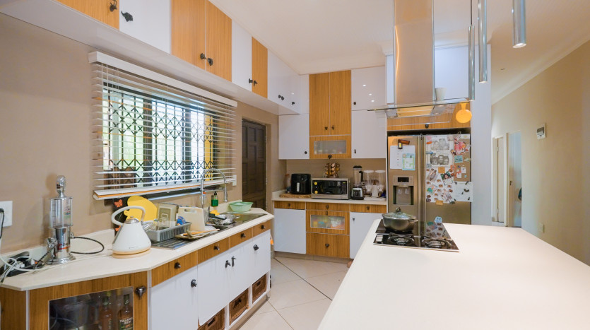 13 Room Self Catering Hospitality Property in Glenashley Property Images