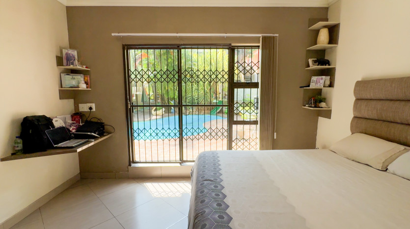 13 Room Self Catering Hospitality Property in Glenashley Property Images