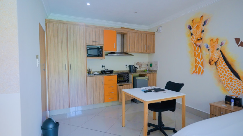 13 Room Self Catering Hospitality Property in Glenashley Property Images