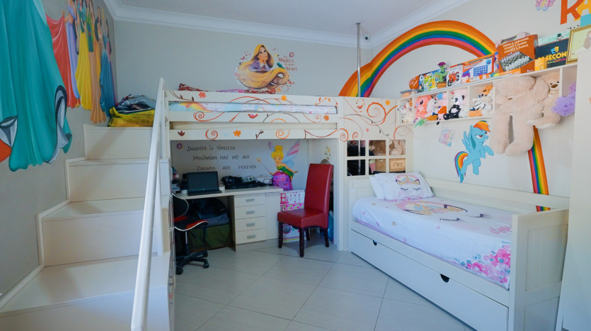 13 Room Self Catering Hospitality Property in Glenashley Property Images