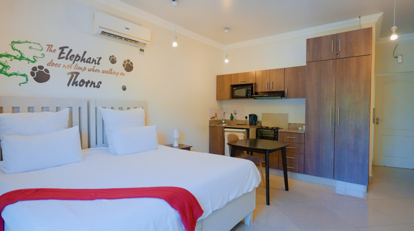 13 Room Self Catering Hospitality Property in Glenashley Property Images