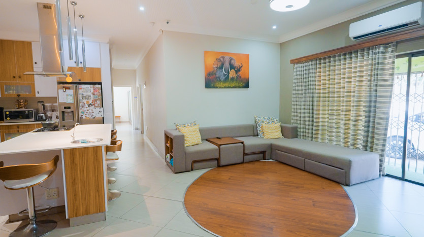 13 Room Self Catering Hospitality Property in Glenashley Property Images