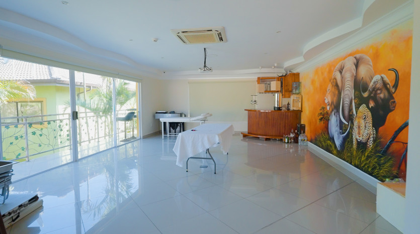 13 Room Self Catering Hospitality Property in Glenashley Property Images