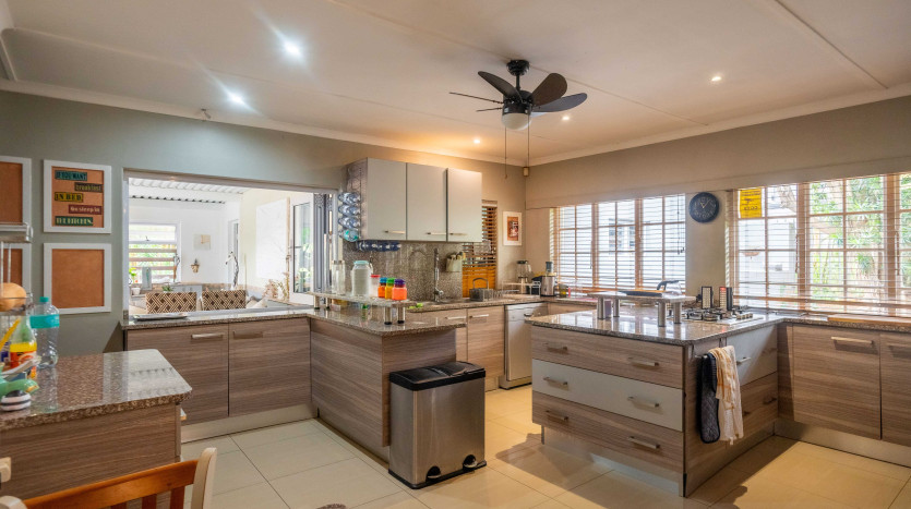 Large Family Home Durban North Property Images