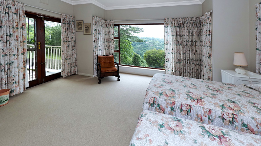 DECEASED ESTATE: Tranquil Family Living in Kloof Property Images