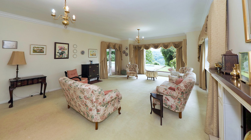 DECEASED ESTATE: Tranquil Family Living in Kloof Property Images