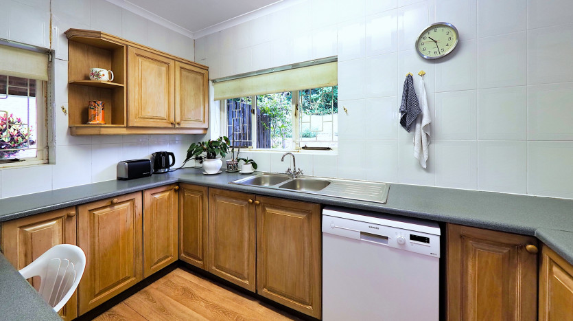 DECEASED ESTATE: Tranquil Family Living in Kloof Property Images