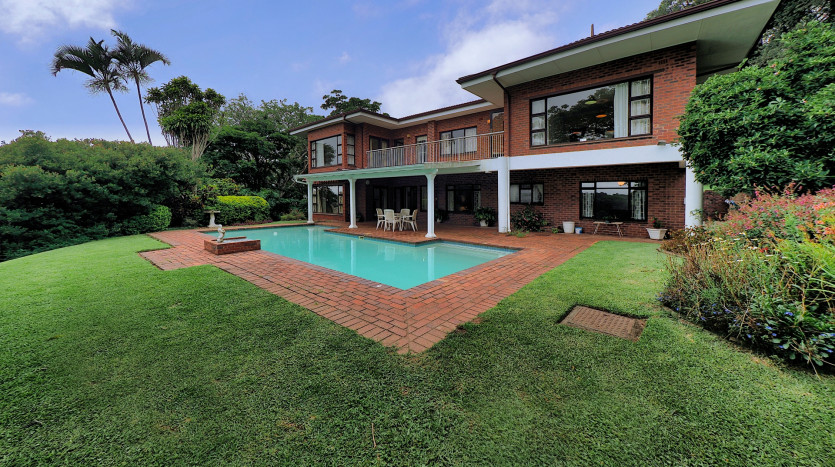 DECEASED ESTATE: Tranquil Family Living in Kloof Property Images