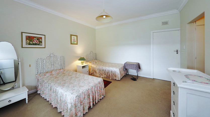 DECEASED ESTATE: Tranquil Family Living in Kloof Property Images