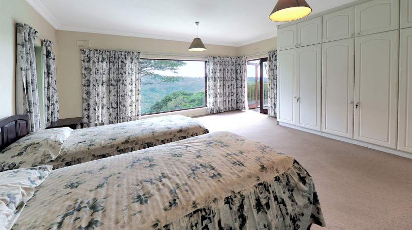 DECEASED ESTATE: Tranquil Family Living in Kloof Property Images