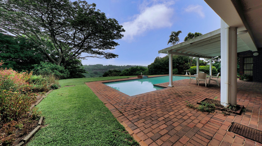 DECEASED ESTATE: Tranquil Family Living in Kloof Property Images