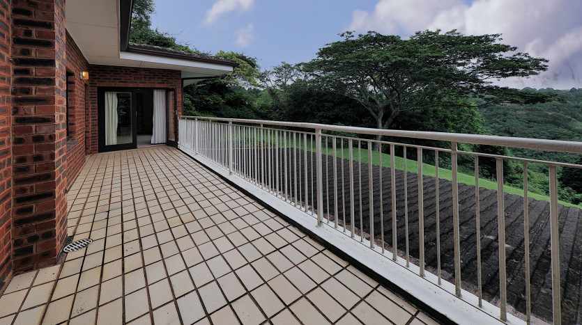 DECEASED ESTATE: Tranquil Family Living in Kloof Property Images