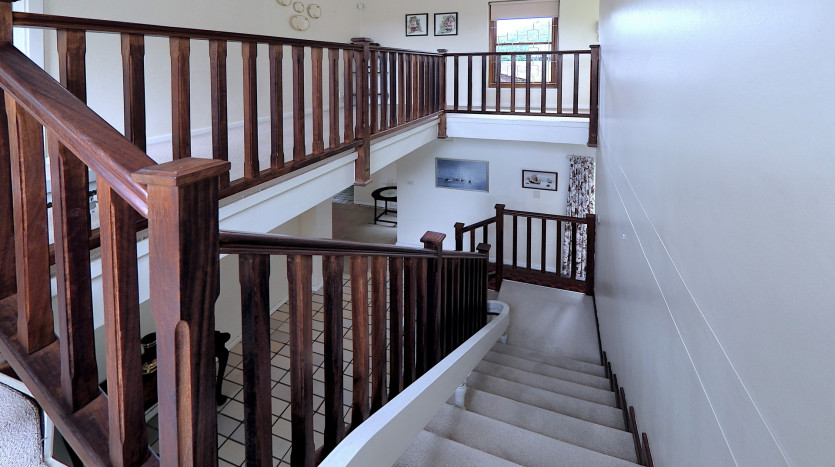 DECEASED ESTATE: Tranquil Family Living in Kloof Property Images