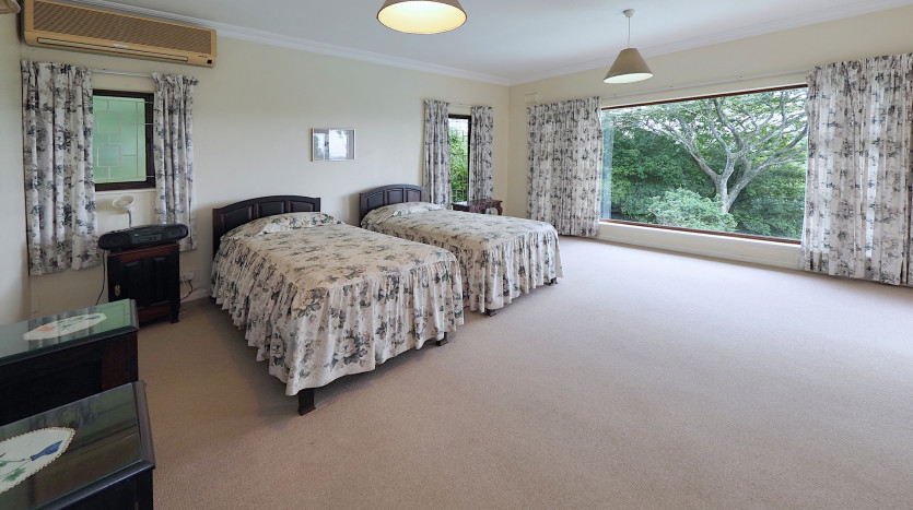 DECEASED ESTATE: Tranquil Family Living in Kloof Property Images