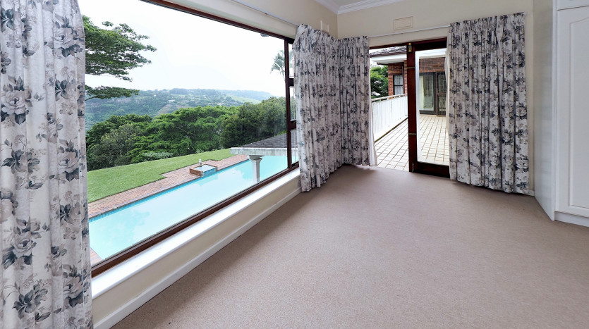 DECEASED ESTATE: Tranquil Family Living in Kloof Property Images