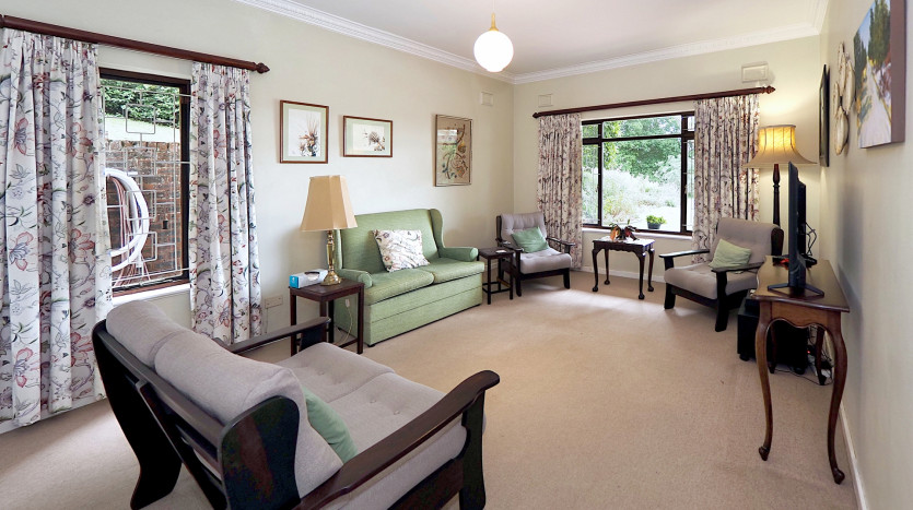 DECEASED ESTATE: Tranquil Family Living in Kloof Property Images