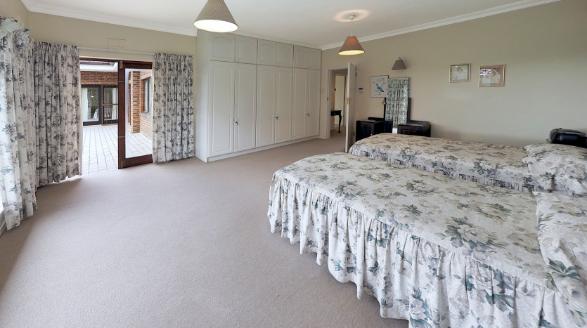 DECEASED ESTATE: Tranquil Family Living in Kloof Property Images