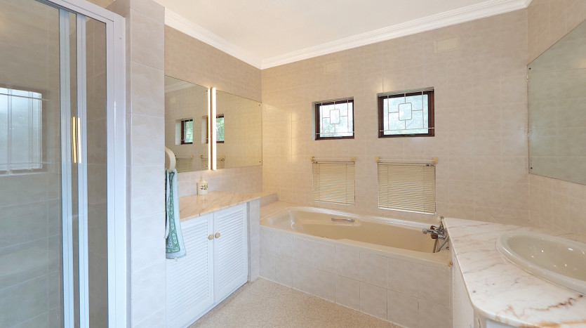 DECEASED ESTATE: Tranquil Family Living in Kloof Property Images