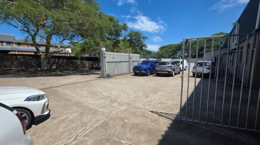 Income Generating Warehouse Facilities In Prime Industrial Area Property Images