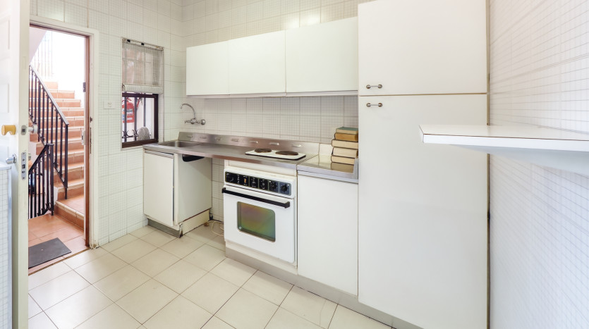 Grand-Scale Family Living in a Secure, Musgrave Complex Property Images