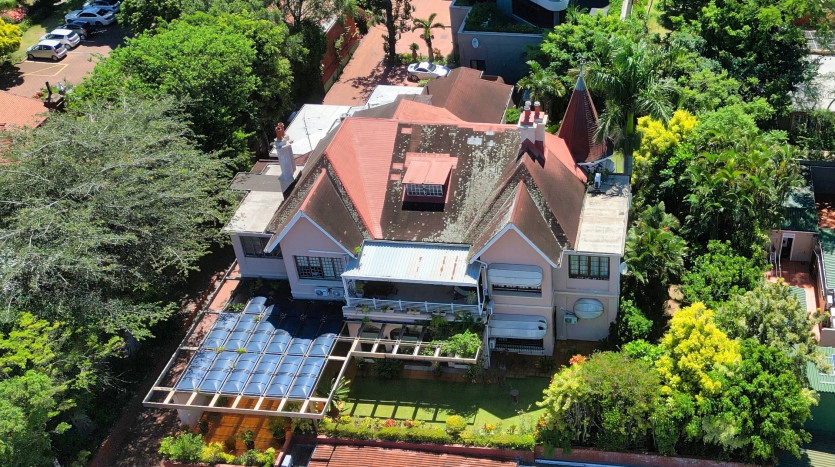 Grand-Scale Family Living in a Secure, Musgrave Complex Property Images