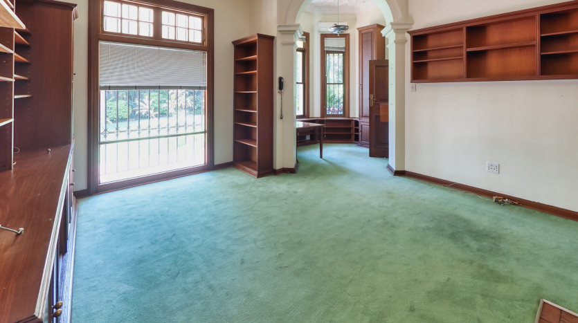 Grand-Scale Family Living in a Secure, Musgrave Complex Property Images