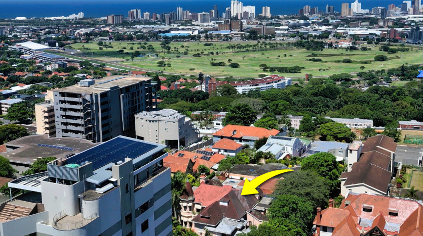 Grand-Scale Family Living in a Secure, Musgrave Complex Property Images