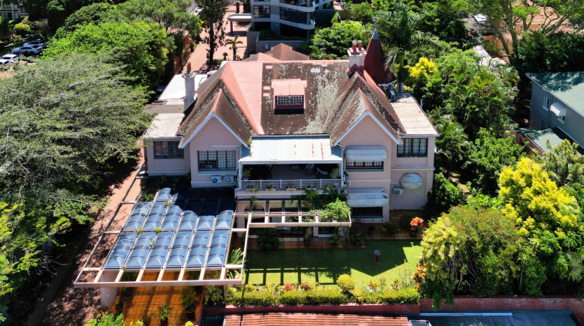 Grand-Scale Family Living in a Secure, Musgrave Complex Property Images