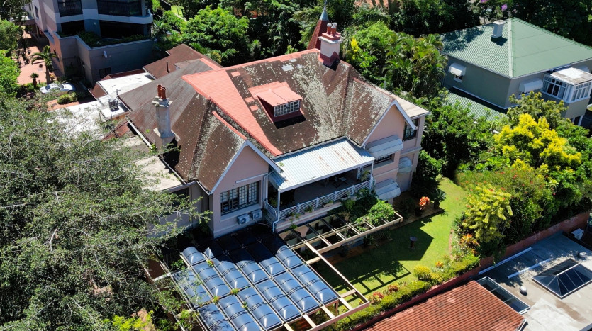 Grand-Scale Family Living in a Secure, Musgrave Complex Property Images