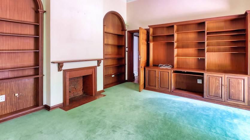 Grand-Scale Family Living in a Secure, Musgrave Complex Property Images