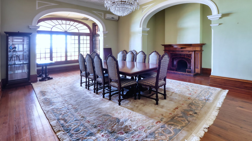 Grand-Scale Family Living in a Secure, Musgrave Complex Property Images