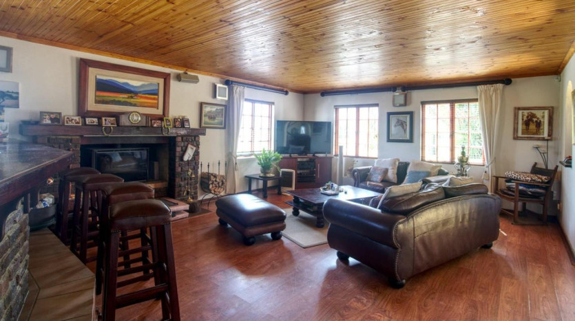 Unique Lifestyle Country Retreat In Robertson Property Images