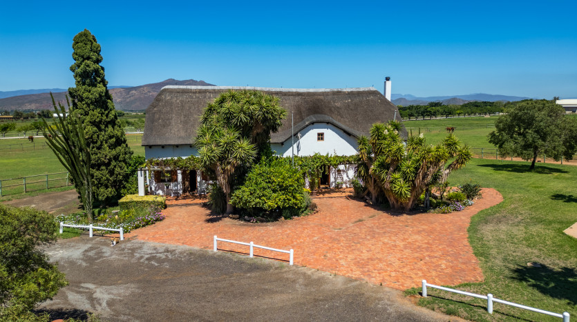 Unique Lifestyle Country Retreat In Robertson Property Images