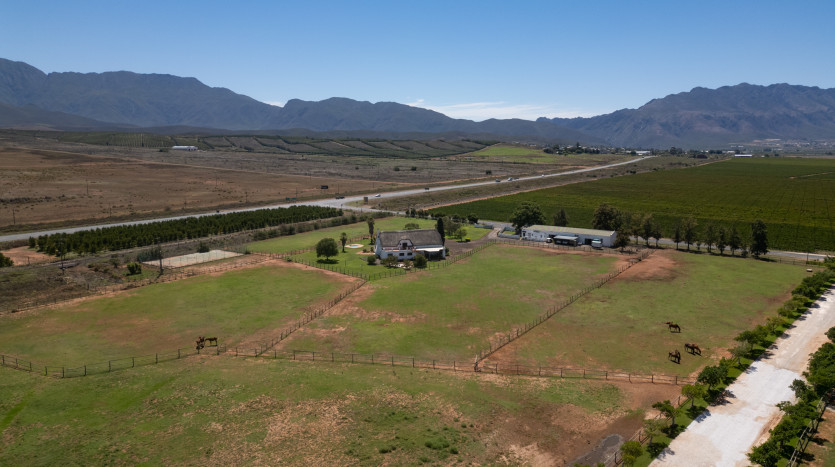Unique Lifestyle Country Retreat In Robertson