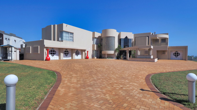 Luxury Home in Oslo Beach Property Images