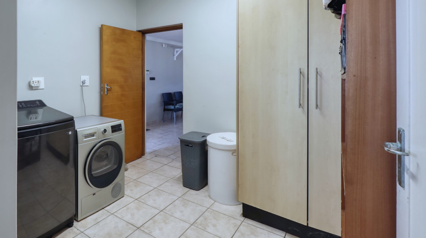 Luxury Home in Oslo Beach Property Images